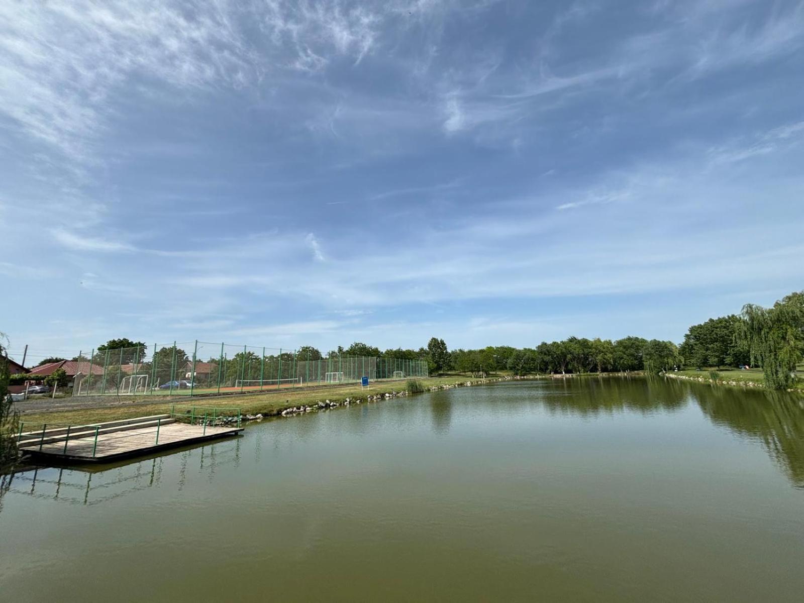 Conacul De Pe Lac Sagu Εξωτερικό φωτογραφία